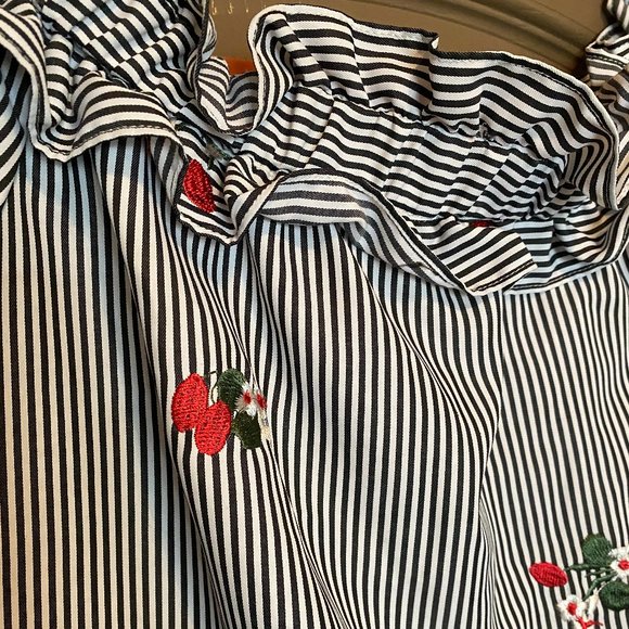 Off Shoulder Embroidered Top + Back Bow Detail - M - Picture 3 of 5